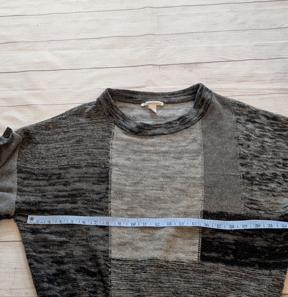 Kenneth Cole New York Short Sleeve Black And Grey Neutral Sweater. Size Medium - Picture 3 of 13